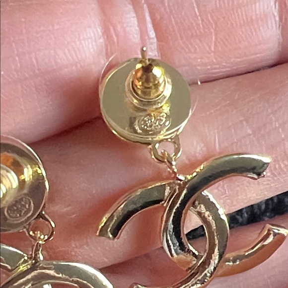 CHANEL Gold CC Logo Earrings - Picture 10 of 11